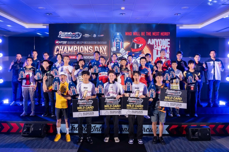 batch_16-ภาพหมู่แชมป์ประจำปี NEXZTER BRIC Superbike ฉลองแชมป์ พร้อมมอบ 4 ไวลด์การ์ด Asia Road Racing 2026