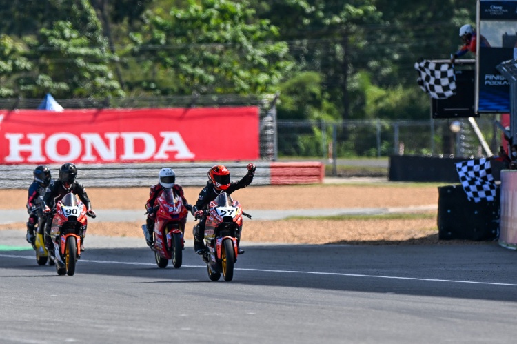 batch_17.SS250 มันส์ระดับโลก! “แสตมป์” แซงโค้งสุดท้ายเฉือน “มิกซ์” สุดเดือด “โอม-ภวัต” พระเอกดังคว้าโพเดียมแรกในชีวิต