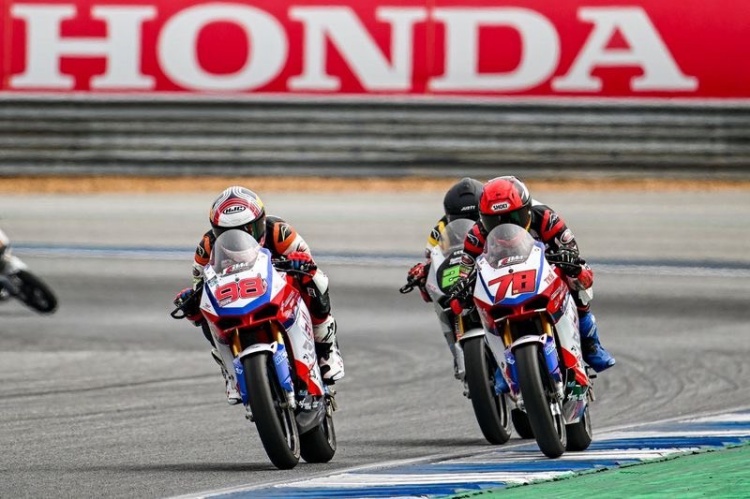 batch_18-ข่าว-BRIC-ทุกรุ่น-สนาม-4-เรซ1 3 ดาวรุ่งฮอนด้าเดือดสนั่นบุรีรัมย์! บิด Honda CBR พาเหรดขึ้นโพเดียม NEXZTER BRIC Superbike 2025 สนามที่ 4  เรซแรก