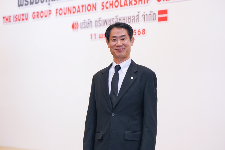 batch_23.-มร.-ทาคาชิ-ฮาตะ-กรรมการผู้จัดการ-บริษัท-ตรีเพชรอีซูซุเซลส์-จำกัด มูลนิธิกลุ่มอีซูซุ สร้างโอกาสทางการศึกษาให้เด็กไทยทั่วประเทศ มอบทุนกว่า 6 ล้านบาท