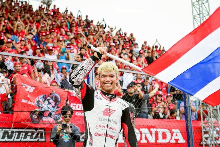 batch_4-ก้อง-สกู๊ปข่าวพิเศษ “ก้อง-สมเกียรติ” ฮีโร่นักบิดไทยเตรียมพร้อมความท้าทายใหม่สู่ “เวิลด์ ซูเปอร์ไบค์”