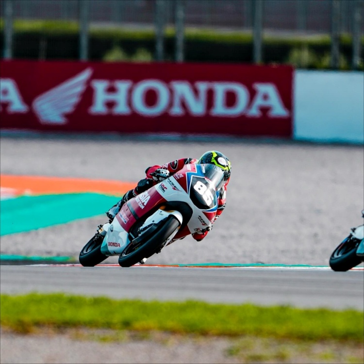 batch_4-ข่าว-จูเนียร์จีพีสนามสุดท้าย “ไม้คิว-เกียรติศักดิ์” เก็บประสบการณ์ระดับโลกส่งท้ายฤดูกาล จูเนียร์จีพี เวิลด์ แชมเปี้ยนชิพ บาเลนเซีย ประเทศสเปน