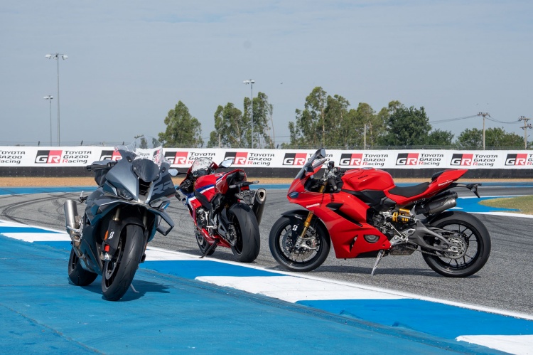 batch_7-1 Bridgestone เลือก 'ไทย' จัดงาน Global Test ยางแข่งระดับโลก ลงทดสอบเต็มพิกัดที่สนามช้างฯ!