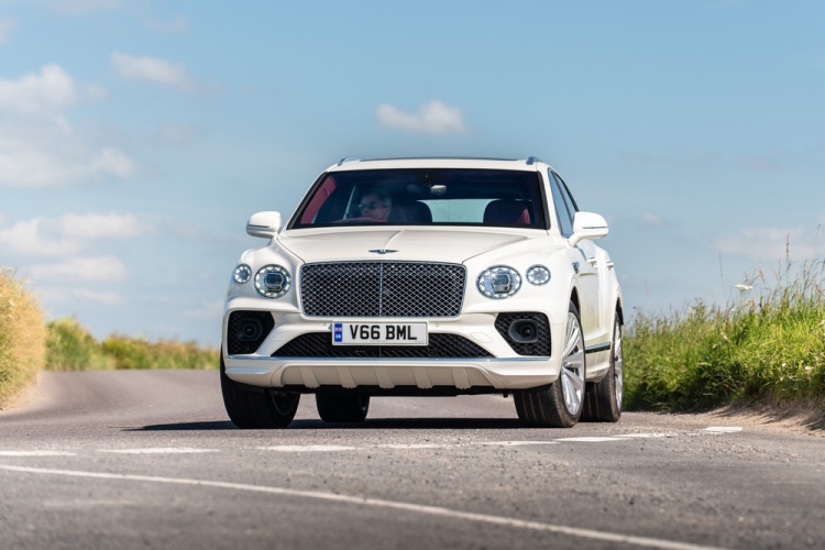 batch_Bentayga-Hybrid-Ghost-White-6-1 Bentley Bangkok อัดยาแรงดีลเด็ดรับตลาดคึกคักส่งท้ายปี ก่อนปรับราคารับภาษีใหม่ ’69