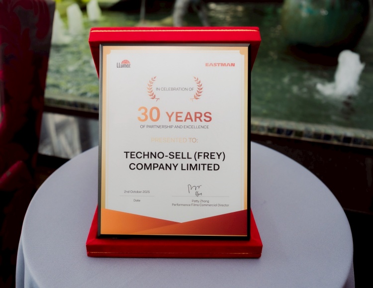 batch_L3 “ลามิน่าฟิล์ม” รับโล่เกียรติคุณครบ 30 ปีจากโรงงานผู้ผลิตสหรัฐอเมริกา