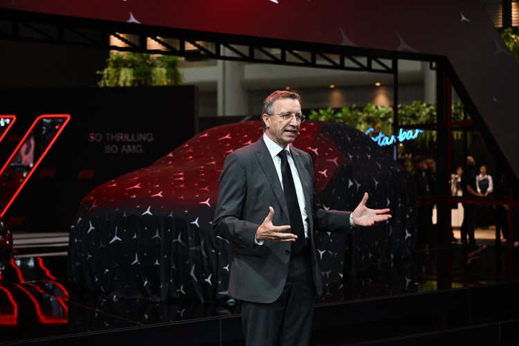 batch_Mr.-Martin-Schwenk-President-and-CEO-of-Mercedes-Benz-Thailand-Limited Mercedes-Benz เผยโฉม The new CLA ครั้งแรกในงาน Motor Expo 2025 พร้อมมอบข้อเสนอแห่งปี “THE 333 OFFER”