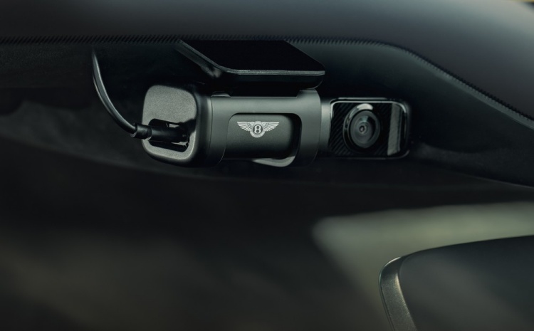 batch_Pet-accessories-6 Bentley เปิดตัวชุดอุปกรณ์เสริมสำหรับสัตว์เลี้ยงคอลเลกชันใหม่ ตอกย้ำภาพแบรนด์ไลฟ์สไตล์ที่มากกว่าแค่รถยนต์