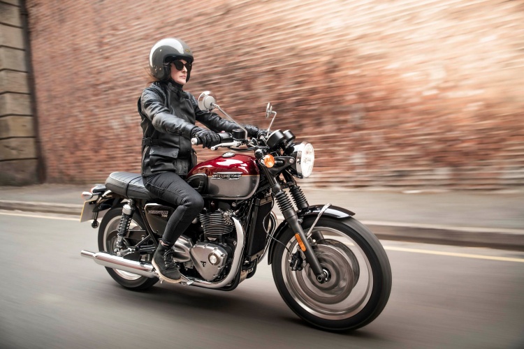 batch_Pic_Bonneville-T120-1 Triumph พาสัมผัสตำนาน Bonneville กับ 3 ไฮไลต์ไอคอนิกที่ไบค์เกอร์ทั่วโลกหลงใหล