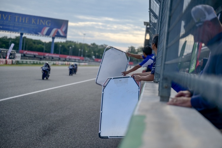 batch_S__578543631 ธีรนัย เด็กไทยเฉือนคว้าชัย ! เปิดเรซแรกเดือด ศึก R3 bLU cRU ชิงเจ้าความเร็วเอเชีย–แปซิฟิก