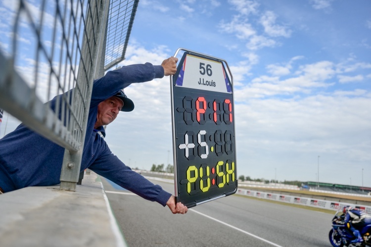 batch_S__578543632 ธีรนัย เด็กไทยเฉือนคว้าชัย ! เปิดเรซแรกเดือด ศึก R3 bLU cRU ชิงเจ้าความเร็วเอเชีย–แปซิฟิก