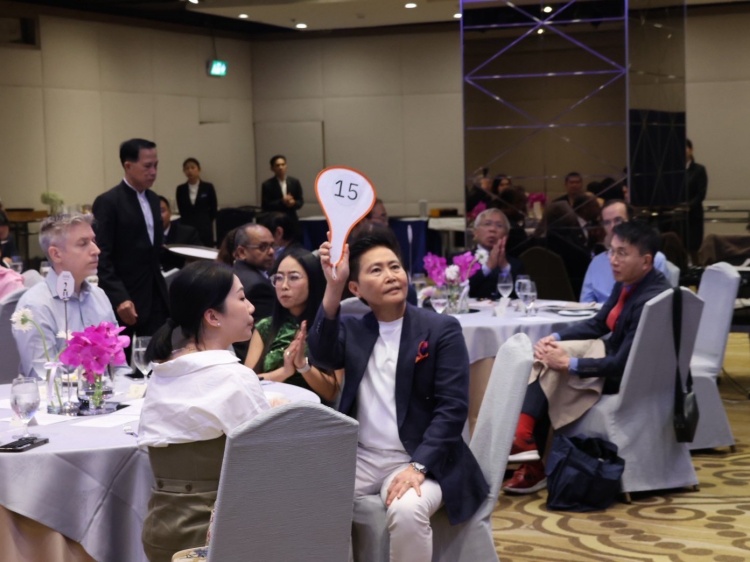 batch_UN3 CEO “ลามิน่า” ร่วมประมูลศิลปะการกุศล