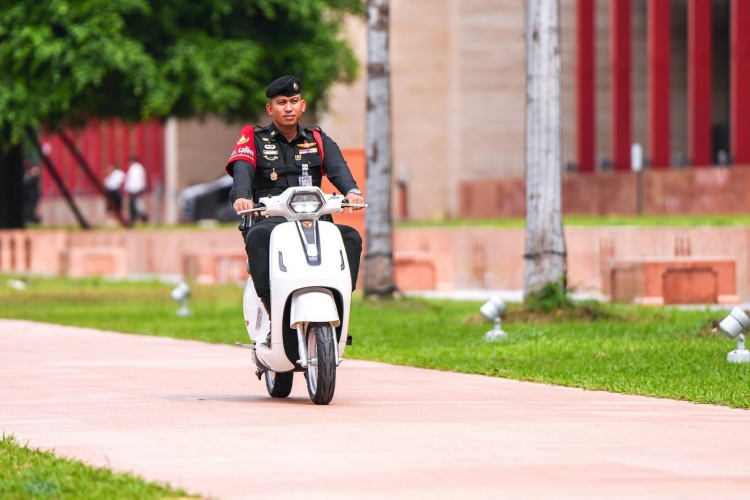 batch_02.บุคลากรในวงงานรัฐสภา-เลือกใช้รถ-YADEA-เดินทางมาทำงาน YADEA จับมือสหกรณ์ออมทรัพย์ข้าราชการฝ่ายรัฐสภา จำกัด เร่งขับเคลื่อนประเทศไทยสู่สังคมเดินทางสีเขียว