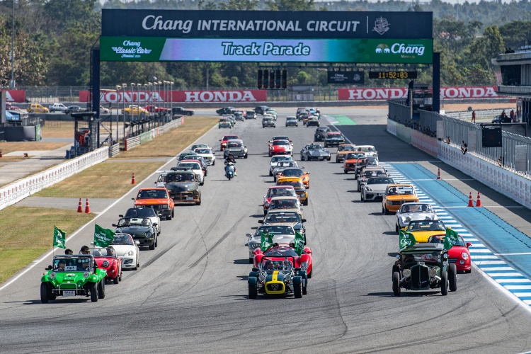 batch_1-2 Chang Classic Car Revival 2025 รถคลาสสิค 1,000 คันกระหึ่มสนาม "ชาช่า-เบนซ์ เรซซิ่ง”ผลงานเยี่ยม เปิดให้ผู้อพยพ-ประชาชนชมฟรี!