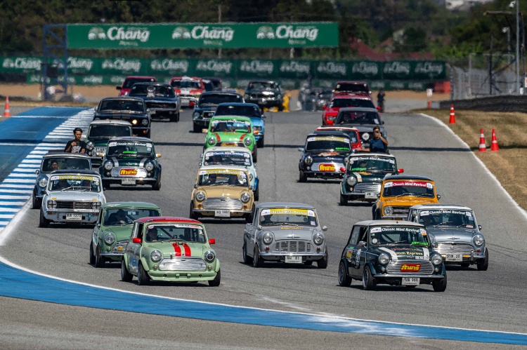 batch_12-1 Chang Classic Car Revival 2025 รถคลาสสิค 1,000 คันกระหึ่มสนาม "ชาช่า-เบนซ์ เรซซิ่ง”ผลงานเยี่ยม เปิดให้ผู้อพยพ-ประชาชนชมฟรี!