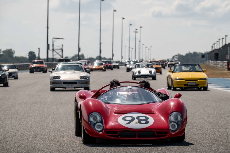 batch_12-5 Chang Classic Car Revival 2025 รถคลาสสิค 1,000 คันกระหึ่มสนาม "ชาช่า-เบนซ์ เรซซิ่ง”ผลงานเยี่ยม เปิดให้ผู้อพยพ-ประชาชนชมฟรี!