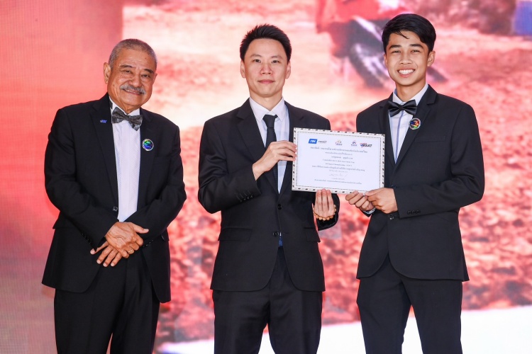 batch_16-อุ้ม-นพรุธพงษ์-บุญประเวศ ทัพนักบิด “ฮอนด้า เรซซิ่ง ไทยแลนด์” กวาดรางวัล FMSCT Champion Awards 2025