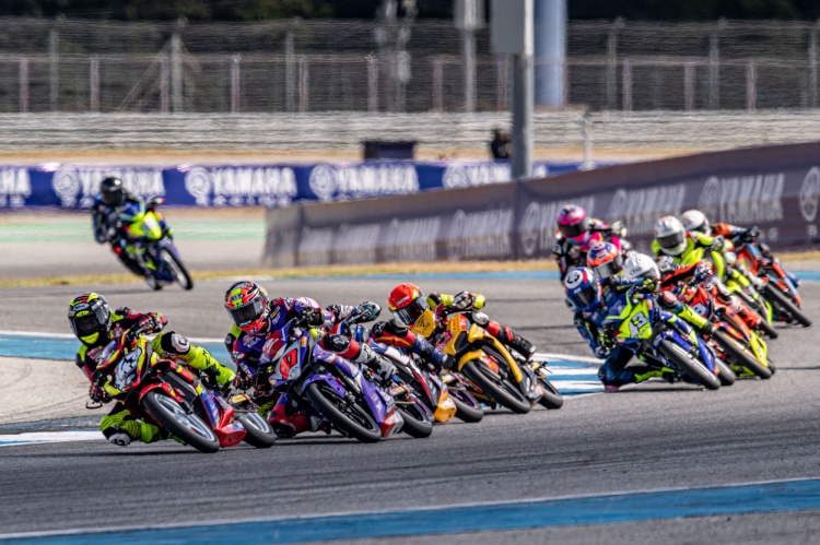 batch_19-1 เพลงชาติไทยกระหึ่ม! “แสตมป์” เข้าวิน โฮมเรซ “ตี-ไอเดีย-อุ้ม” พาเหรดกวาดโพเดียม Asia Road Racing