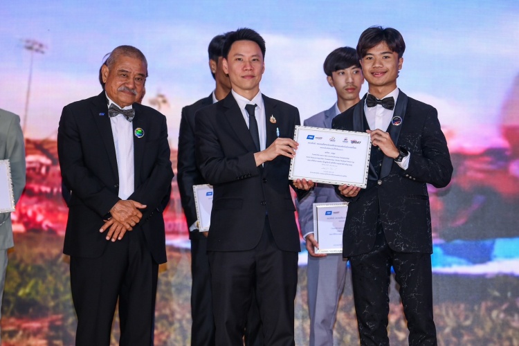 batch_19-ชินโจ-ณภัทร-จาตูม ทัพนักบิด “ฮอนด้า เรซซิ่ง ไทยแลนด์” กวาดรางวัล FMSCT Champion Awards 2025