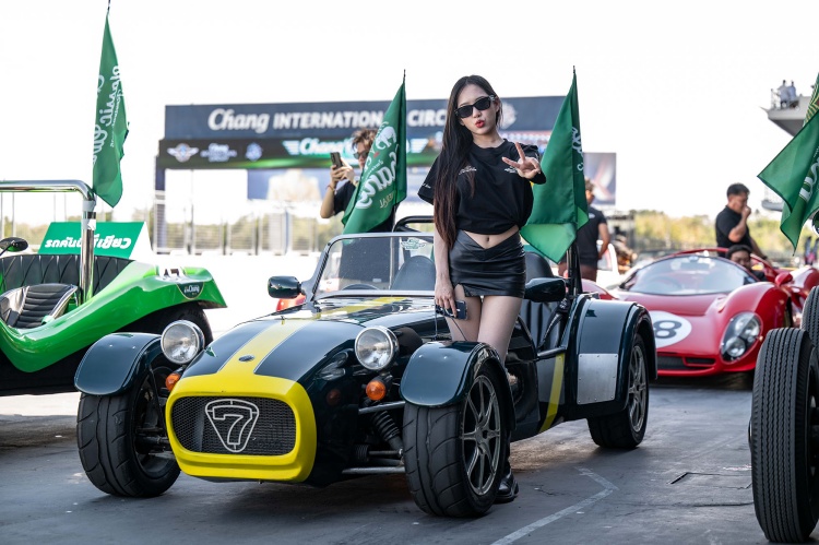 batch_3-2 Chang Classic Car Revival 2025 รถคลาสสิค 1,000 คันกระหึ่มสนาม "ชาช่า-เบนซ์ เรซซิ่ง”ผลงานเยี่ยม เปิดให้ผู้อพยพ-ประชาชนชมฟรี!