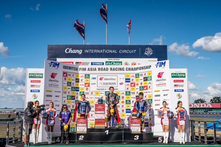 batch_6-1.ss600-Poduim เพลงชาติไทยกระหึ่ม! “แสตมป์” เข้าวิน โฮมเรซ “ตี-ไอเดีย-อุ้ม” พาเหรดกวาดโพเดียม Asia Road Racing