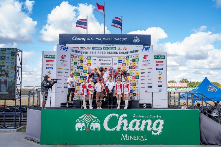 batch_7.AP250_Poduim เพลงชาติไทยกระหึ่ม! “แสตมป์” เข้าวิน โฮมเรซ “ตี-ไอเดีย-อุ้ม” พาเหรดกวาดโพเดียม Asia Road Racing