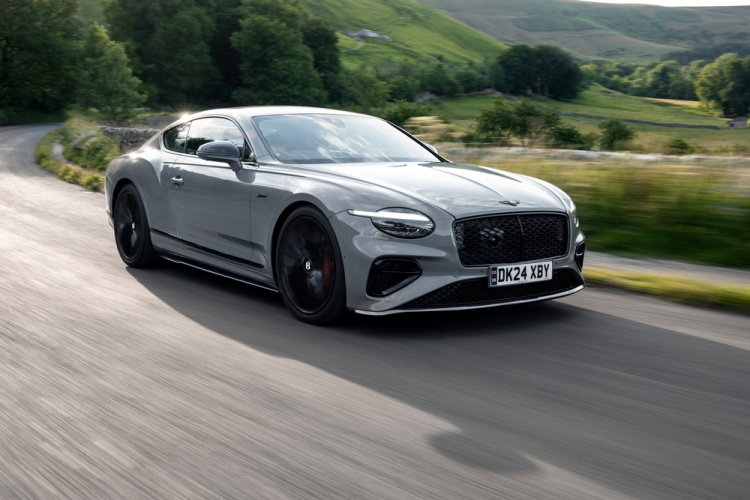 batch_Carbon-Fibre-Styling-Specification-Front-Three-1 Bentley เปิดตัว Styling Specification ชุดแต่งคาร์บอนใหม่สปอร์ตโดดเด่นเหนือระดับ