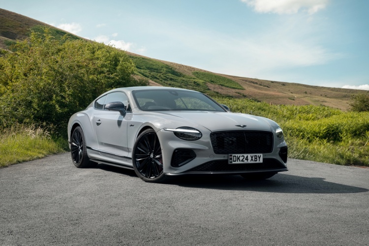 batch_Carbon-Fibre-Styling-Specification-Front-Three-2 Bentley เปิดตัว Styling Specification ชุดแต่งคาร์บอนใหม่สปอร์ตโดดเด่นเหนือระดับ