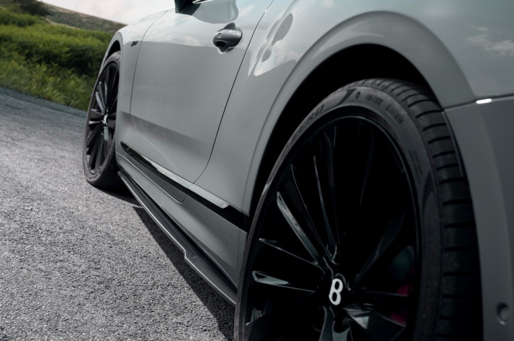 batch_Carbon-Fibre-Styling-Specification-Side-and-Sill Bentley เปิดตัว Styling Specification ชุดแต่งคาร์บอนใหม่สปอร์ตโดดเด่นเหนือระดับ