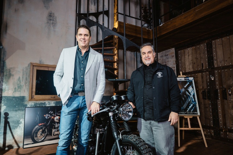 batch_Pic_ผู้บริหาร-ไทรอัมพ์-มอเตอร์ไซเคิลส์ ย้อนรอยค่ำคืนแห่งตำนาน Triumph Day 2025 รวมพลังคอมมูนิตี้ไทรอัมพ์กว่า 1,000 ชีวิต ภายใต้จิตวิญญาณ Brit Night Spirit