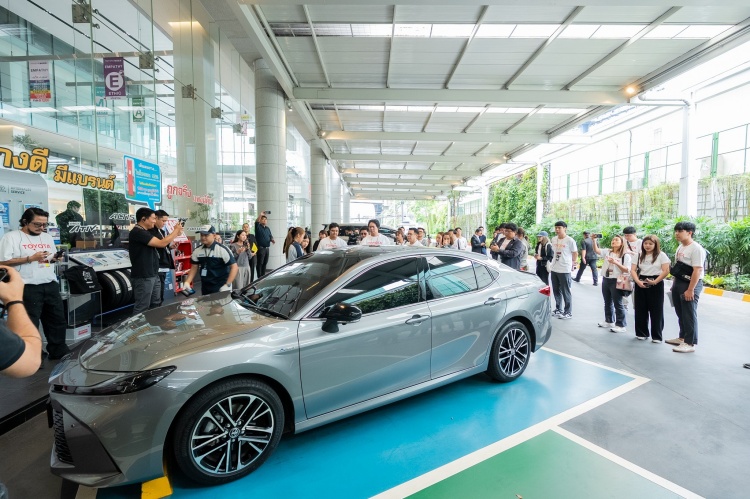 batch_S__4833372_0 โตโยต้าเปิดหลังบ้าน พาสื่อมวลชนเจาะลึกคลังอะไหล่–ศูนย์บริการ ชูมาตรฐานการบริการในแบบของโตโยต้า