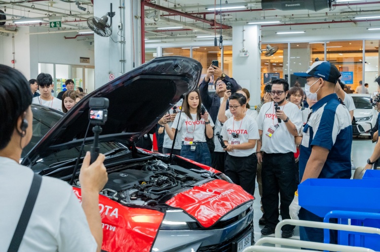 batch_S__4833374_0 โตโยต้าเปิดหลังบ้าน พาสื่อมวลชนเจาะลึกคลังอะไหล่–ศูนย์บริการ ชูมาตรฐานการบริการในแบบของโตโยต้า
