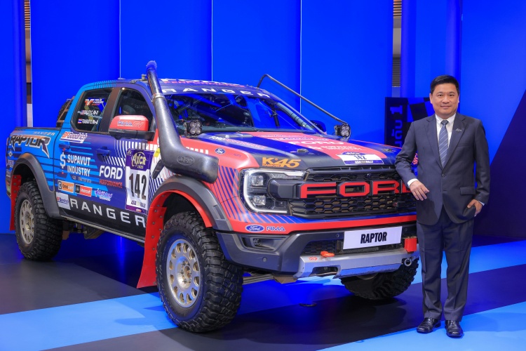 batch_นายรัฐการ-จูตะเสน-กรรมการผู้จัดการ-ฟอร์ด-ประเทศไทย-2 Ford เปิดตัวแคมเปญส่งท้ายปี พร้อมอวดโฉม เรนเจอร์ แร็พเตอร์ แชมป์ AXCR ในงาน Motor Expo 2025