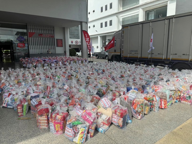 batch_บรรยากาศความร่วมมือ-1 Isuzu เดินหน้าช่วยเหลือผู้ประสบอุทกภัยจังหวัดสงขลาต่อเนื่อง ยืนหยัดแนวคิด “เคียงข้างคนไทย”