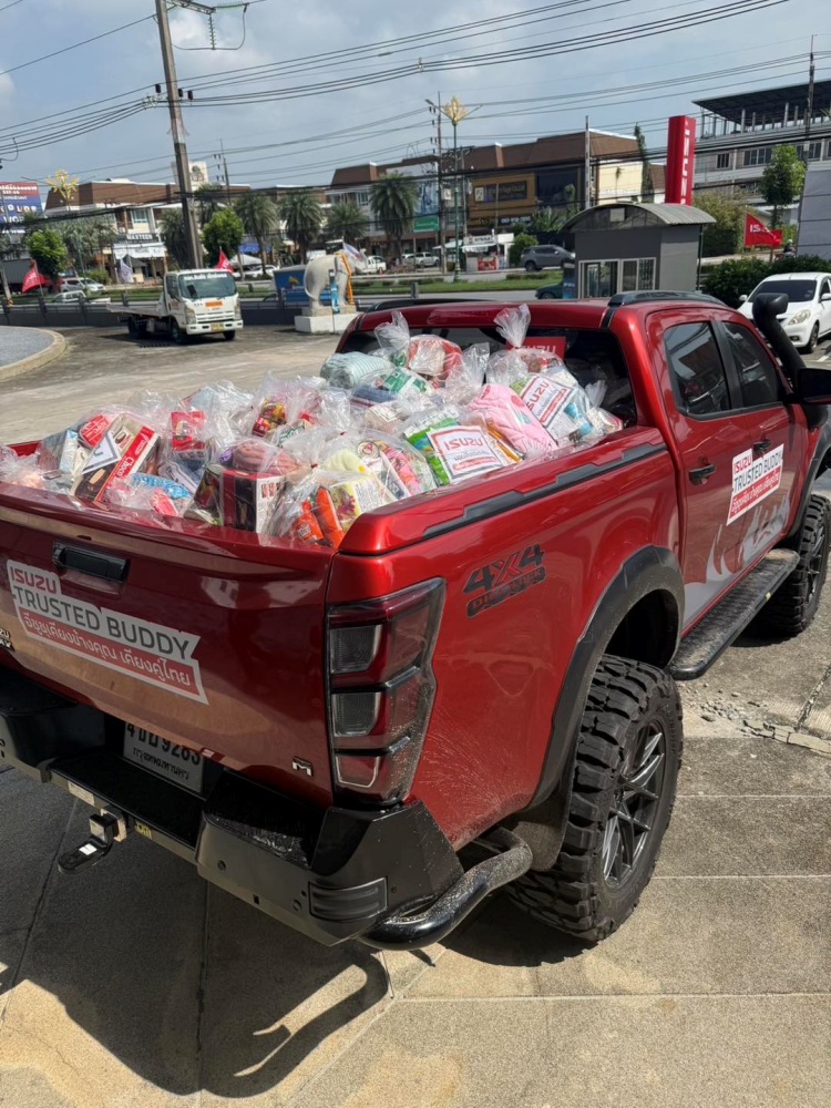 batch_บรรยากาศความร่วมมือ-5 Isuzu เดินหน้าช่วยเหลือผู้ประสบอุทกภัยจังหวัดสงขลาต่อเนื่อง ยืนหยัดแนวคิด “เคียงข้างคนไทย”