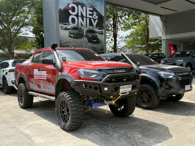 batch_อีซูซุส่งรถปิกอัพ-Isuzu-V-Cross-4x4-ดัดแปลงพิเศษ-ร่วมลงพื้นที่ Isuzu เดินหน้าช่วยเหลือผู้ประสบอุทกภัยจังหวัดสงขลาต่อเนื่อง ยืนหยัดแนวคิด “เคียงข้างคนไทย”