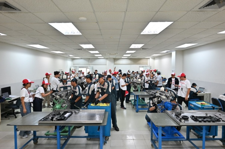 batch_DSC_0429 โตโยต้าเปิดบ้านครั้งที่ 2 สัมผัสความพร้อมด้านการพัฒนาบุคลากร เพื่อความมั่นใจของลูกค้า