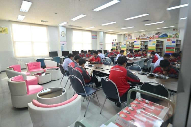 batch_DSC_0484 โตโยต้าเปิดบ้านครั้งที่ 2 สัมผัสความพร้อมด้านการพัฒนาบุคลากร เพื่อความมั่นใจของลูกค้า