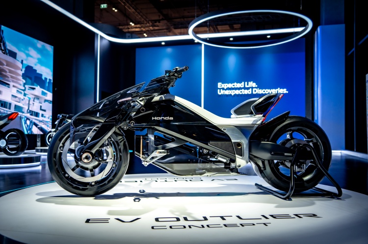 batch_EV-Outlier-Concept-30 Honda EV Outlier โมเดลจักรยานยนต์ไฟฟ้าต้นแบบระดับโลกพร้อมยลโฉมอย่างใกล้ชิดที่ “The M.O.V.E. by Honda”