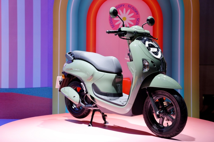 batch_New-Honda-SCOOPY-9 New Honda SCOOPY ‘The Iconic Gang แก๊งเจนใหม่ ไปให้สุดเทรนด์’ 9 สีใหม่ 3 สไตล์