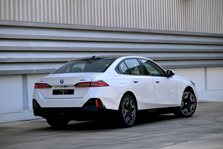 batch_The-new-bmw-i5-edrive40-6 New BMW i5 เปิดตัวรุ่นประกอบในประเทศประเดิมปีใหม่ 2569