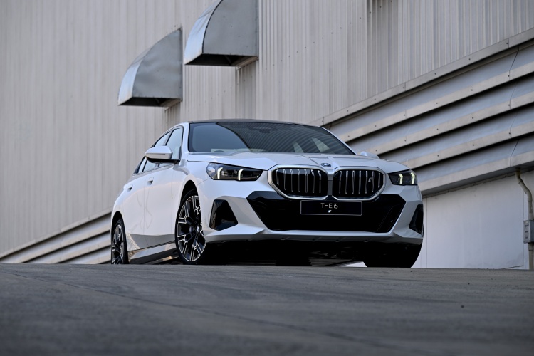 batch_The-new-bmw-i5-edrive40-9 New BMW i5 เปิดตัวรุ่นประกอบในประเทศประเดิมปีใหม่ 2569