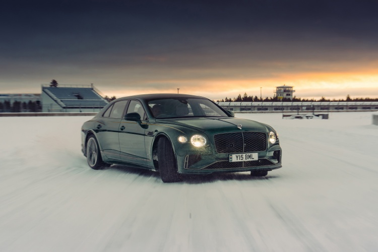 batch_Winter-Lap-Record-3 Bentley Flying Spur ลุยหิมะ ทุบสถิติ ‘Winter Lap Record’ ณ สนามแข่งเหนือสุดของโลก