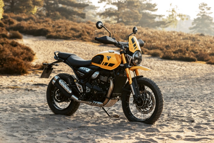 batch_คนเกิดวันพฤหัสบดี_Scrambler-400-XC-สี-Racing-Yellow Triumph เปิดไลน์อัป 16 รถจักรยานยนต์พรีเมียม กับโทนสีเสริมพลัง เติมความมั่นใจทุกการขับขี่
