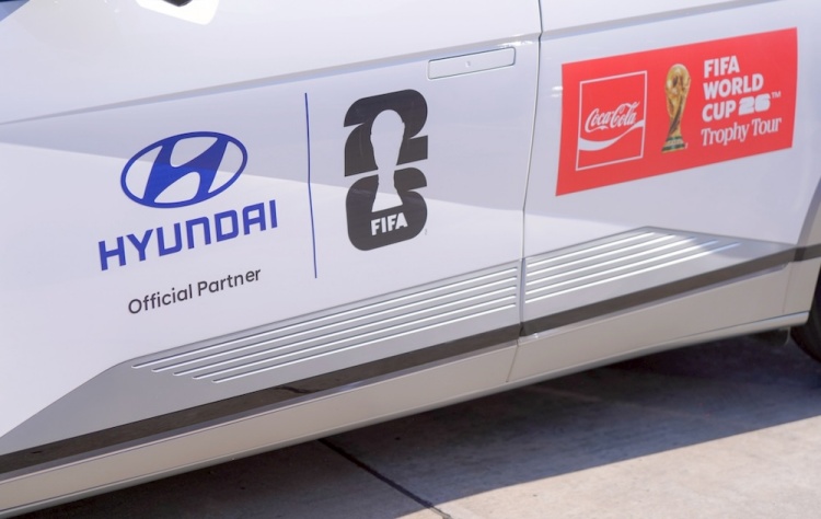 batch_รูปภาพประกอบข่าว_Hyundai-FIFA-World-Cup™-Trophy-Tour_7 Hyundai & Coca-Cola ยลโฉมถ้วยบอลโลกประจำปี 2026 เปิดประสบการณ์สุดพิเศษแก่แฟนบอลชาวไทย