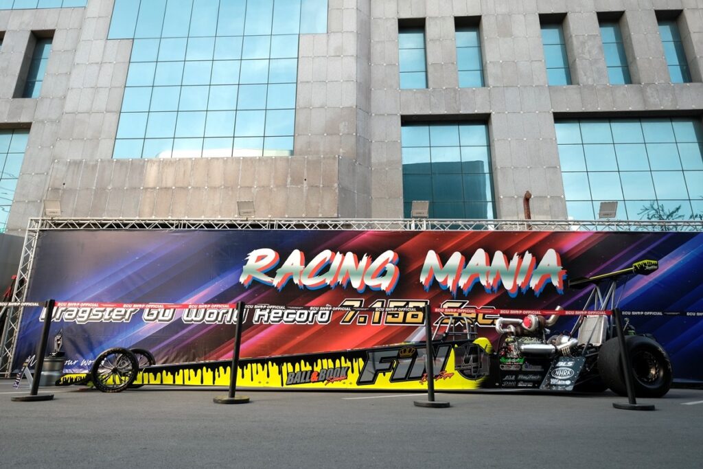DSF4754-1024x683 Toyota มอบรางวัลแชมป์ Drag Racing ในงาน “HILUX REVO RACING MANIA NIGHT OF CHAMPIONS 2025”