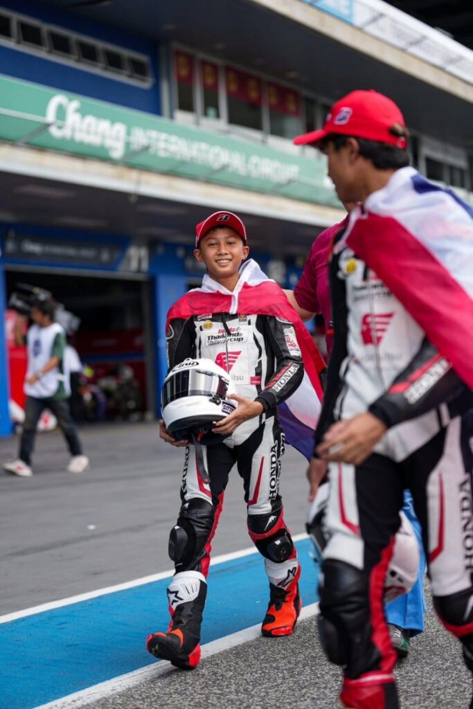 batch_11-1-683x1024 "อุ้ม-นพรุธพงษ์" นำทัพ “ฮอนด้า เรซซิ่ง ไทยแลนด์” พร้อมสองดาวรุ่งไทย ลุยศึกโมโตโฟร์ เอเชีย คัพ สนามแรกที่บุรีรัมย์