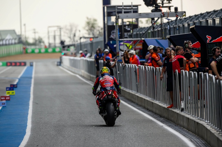 batch_11-2 MotoGP 2026 ไทยแลนด์เปิดฉากเดือด! “เบซเซ็คคี” ทุบสถิติสนามช้างฯ บด “มาร์เกซ” ขึ้นนำวันแรก