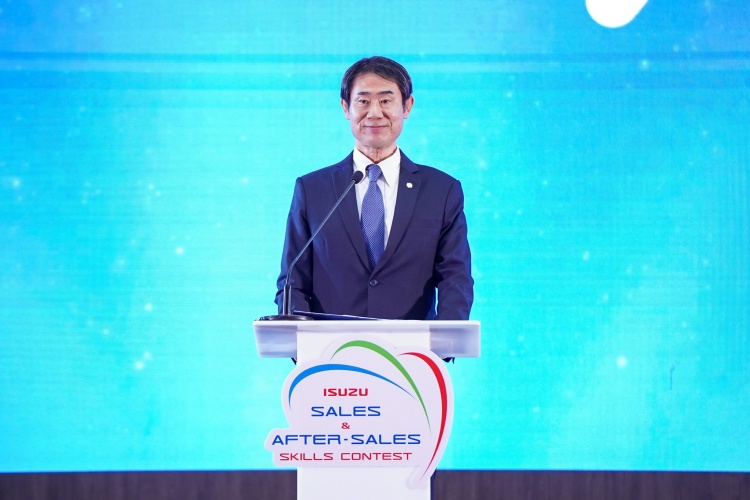 batch_27.-มร.-ทาคาชิ-ฮาตะ-กรรมการผู้จัดการ-บริษัท-ตรีเพชรอีซูซุเซลส์-จำกัด Isuzu ตอกย้ำความเชื่อมั่น ยกระดับคุณภาพบุคลากร ด้วยการแข่งขันทักษะการขายและบริการต่อเนื่อง