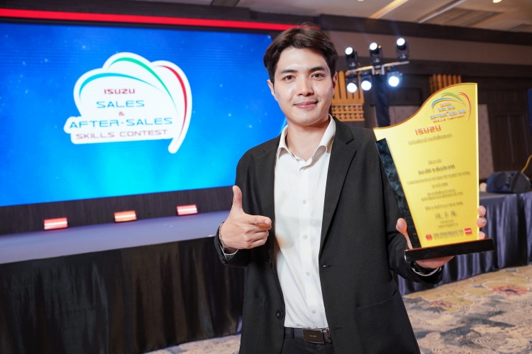 batch_38.-คุณสันติภาพ-พิมพ์วงษ์-จากบริษัท-ประชากิจมอเตอร์เซลส์-จำกัด-สอยดาว Isuzu ตอกย้ำความเชื่อมั่น ยกระดับคุณภาพบุคลากร ด้วยการแข่งขันทักษะการขายและบริการต่อเนื่อง