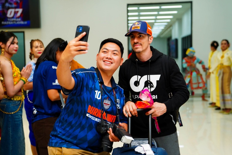 batch_5-มาเวอริค-บีญาเลส เช็กอินบุรีรัมย์! นักบิด MotoGP ถึงไทย เตรียมลุย Pre-Season Test 21-22 ก.พ. นี้ ที่สนามช้างฯ